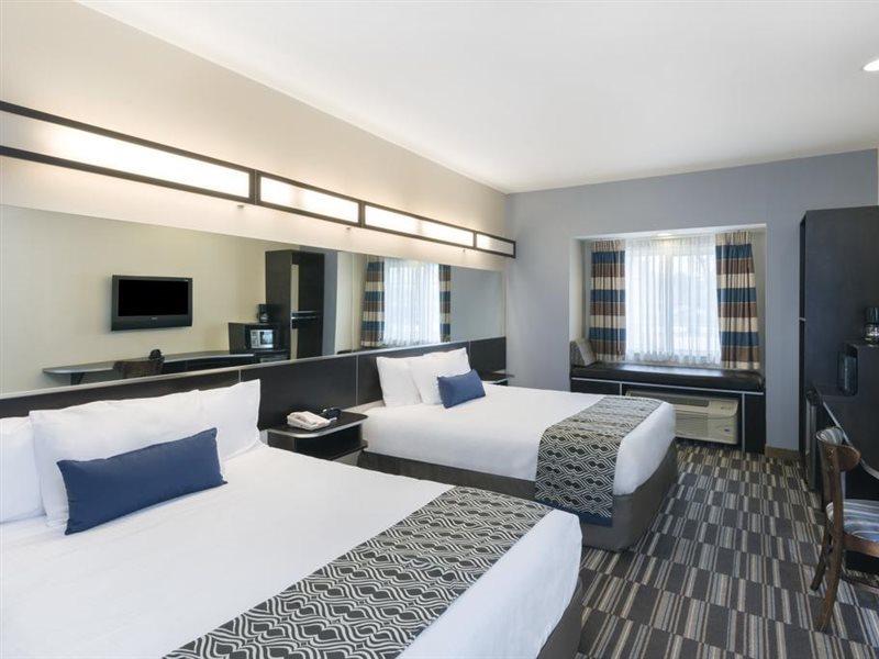 Microtel Inn And Suites Baton Rouge Airport Esterno foto