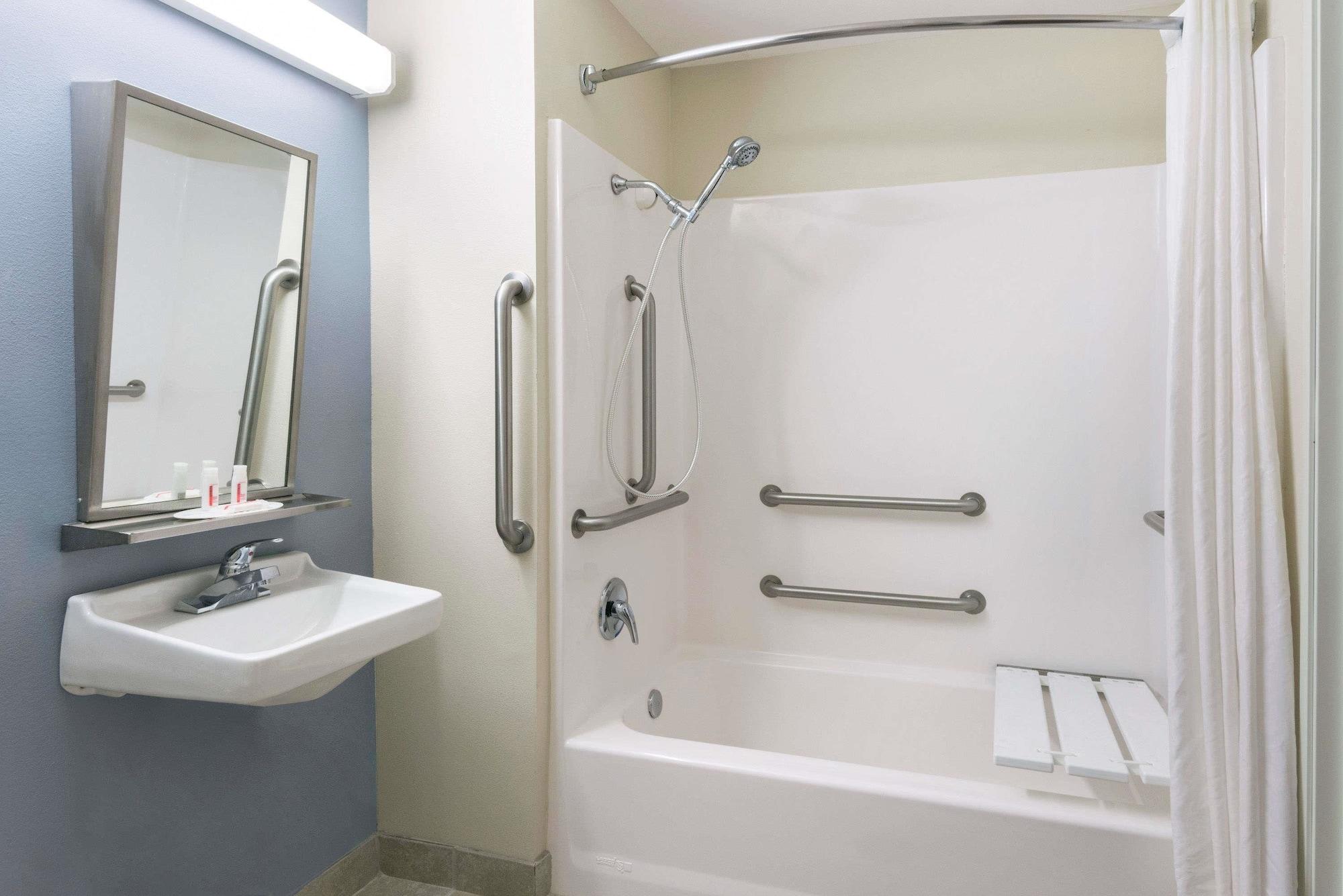 Microtel Inn And Suites Baton Rouge Airport Esterno foto