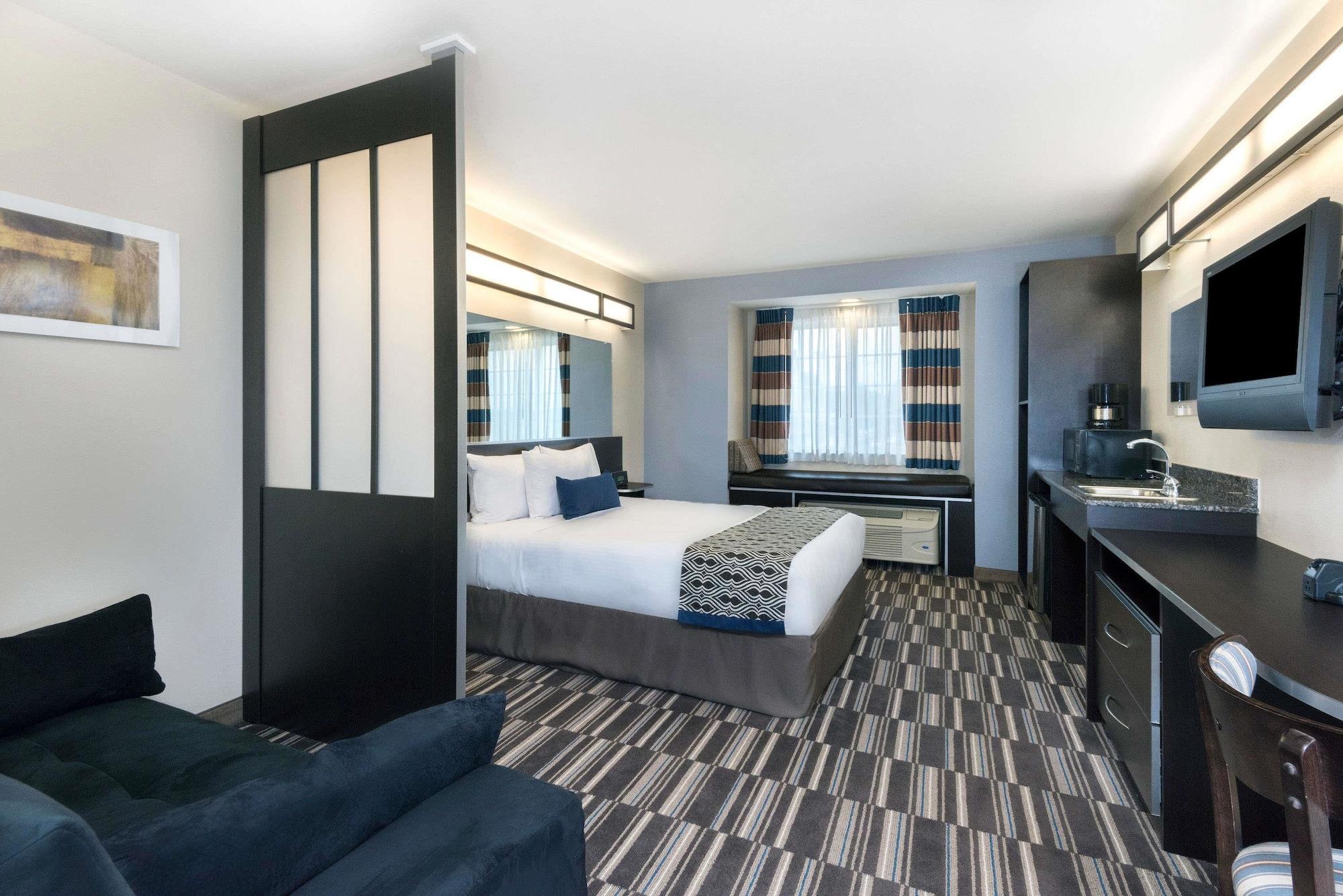 Microtel Inn And Suites Baton Rouge Airport Esterno foto