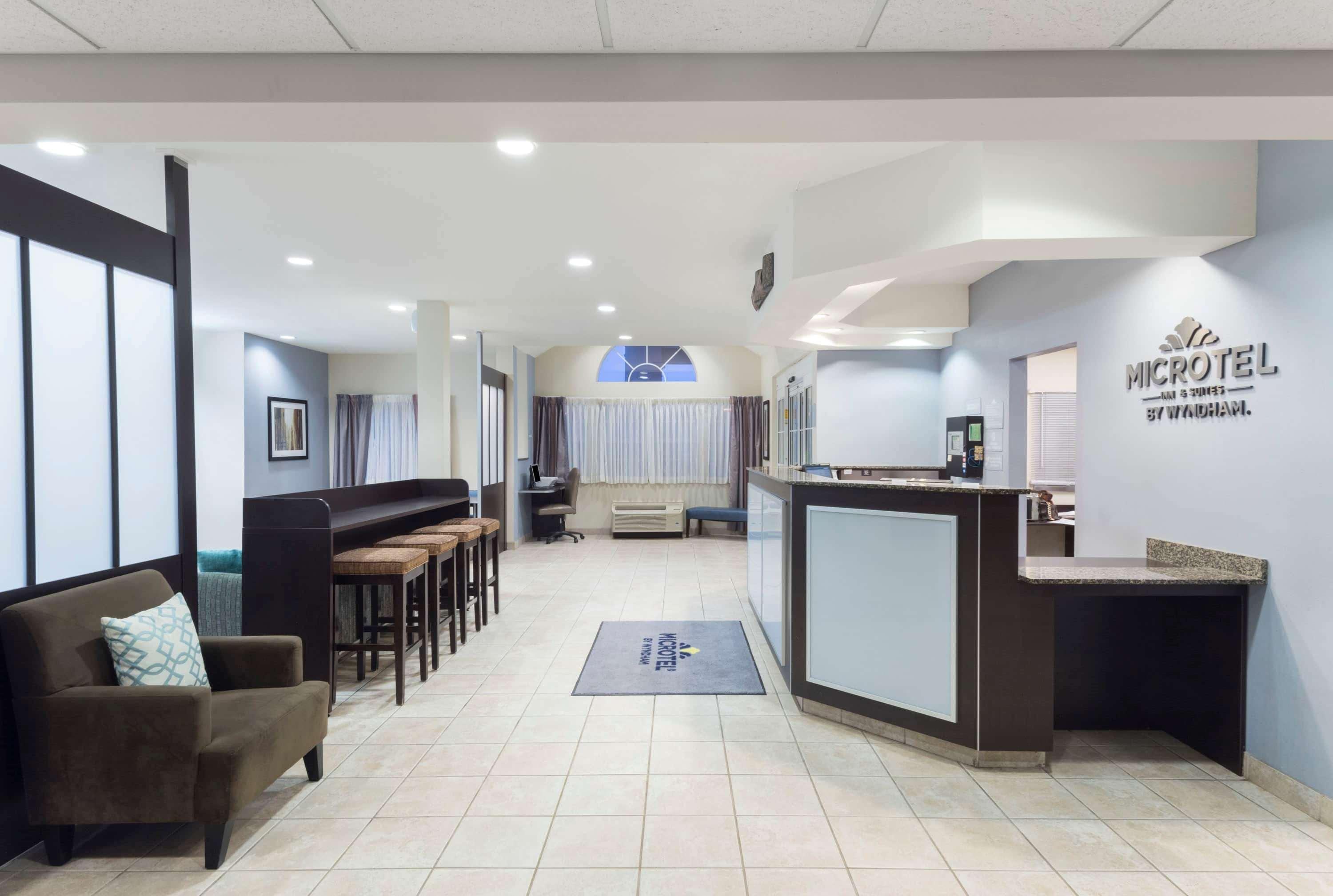 Microtel Inn And Suites Baton Rouge Airport Esterno foto
