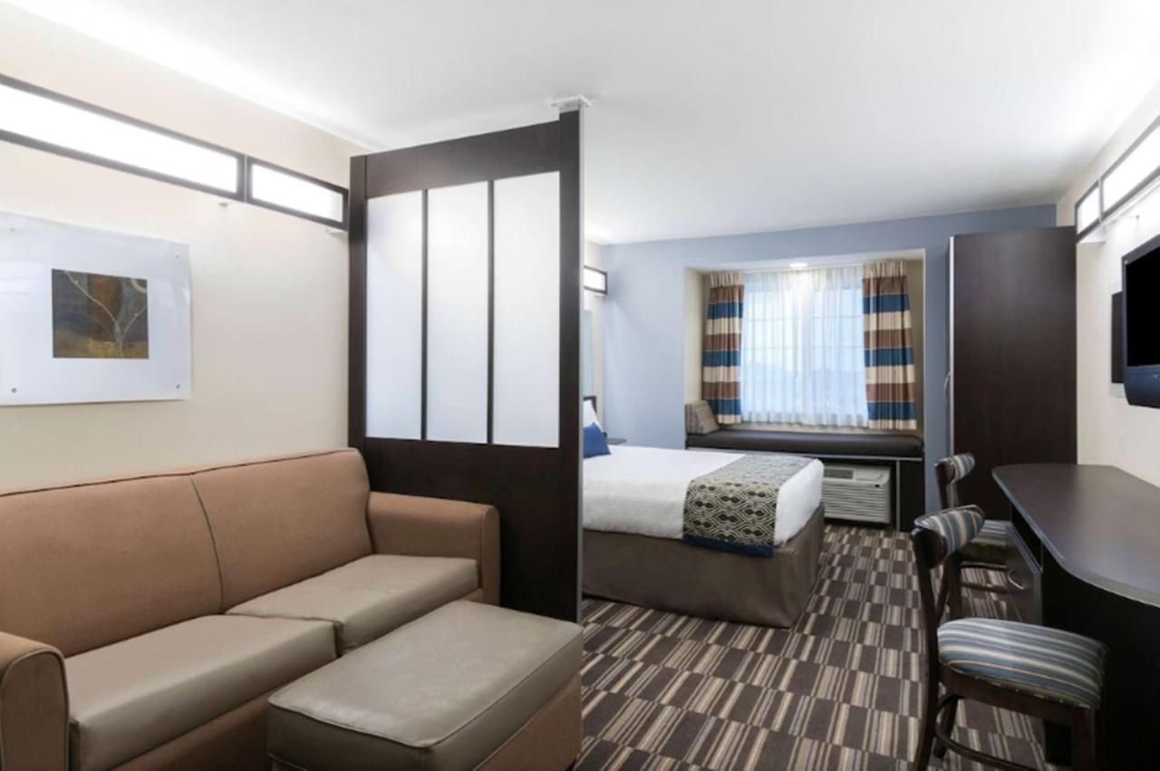 Microtel Inn And Suites Baton Rouge Airport Esterno foto