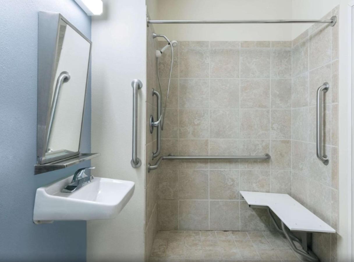Microtel Inn And Suites Baton Rouge Airport Esterno foto