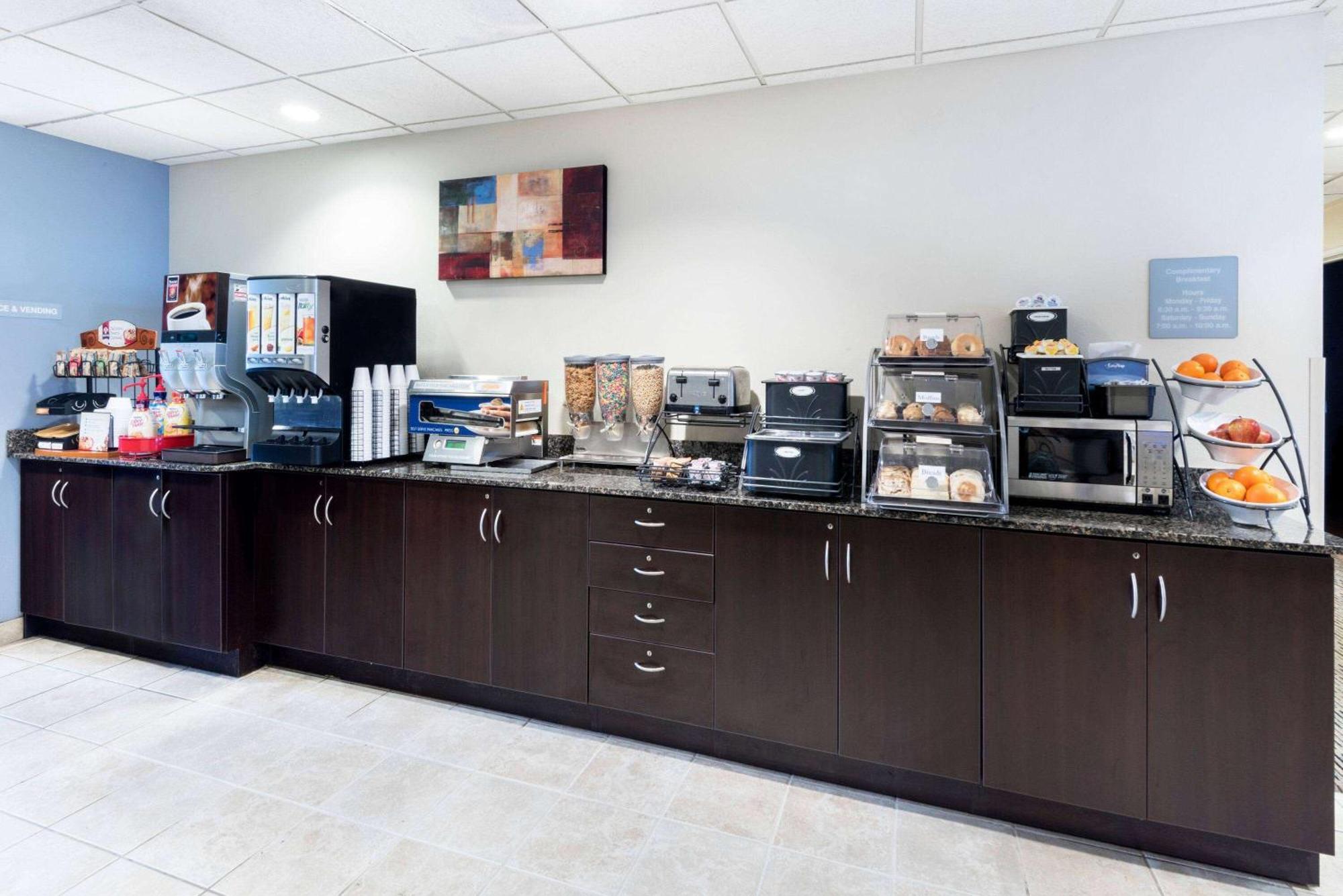 Microtel Inn And Suites Baton Rouge Airport Esterno foto