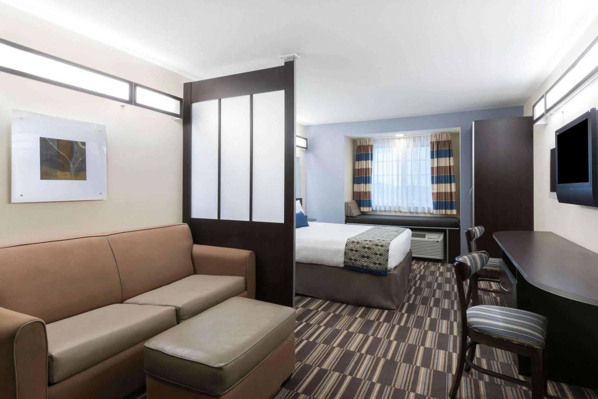 Microtel Inn And Suites Baton Rouge Airport Esterno foto